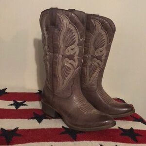 Women brown cowboys boots size 8M